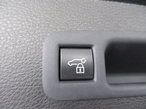 Used 2025 Toyota Sienna XSE w/ XSE Plus Package image 42