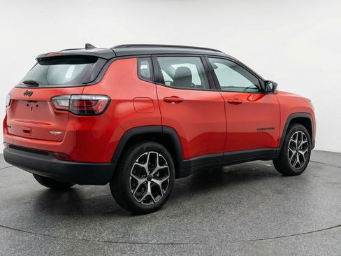 Used 2025 Jeep Compass Limited AWD/4WD image 9