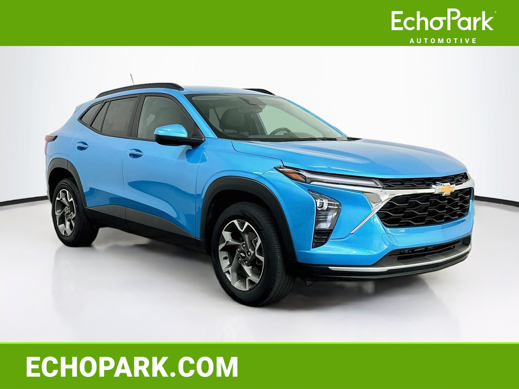 Used 2025 Chevrolet Trax LT FWD image 1