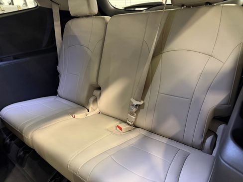 Used 2019 Buick Enclave Essence AWD/4WD image 37