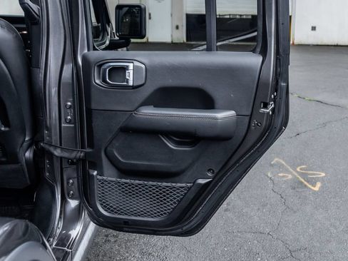 Used 2022 Jeep Wrangler Unlimited Rubicon w/ Dual Top Group AWD/4WD image 19