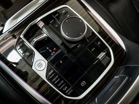 Used 2025 BMW X7 xDrive40i image 32