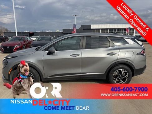 Used 2024 Kia Sportage LX FWD image 2
