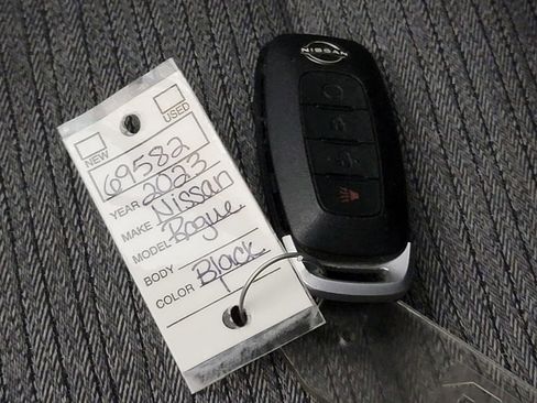 Used 2023 Nissan Rogue SV image 27