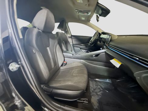 Used 2024 Hyundai Elantra SEL FWD image 29