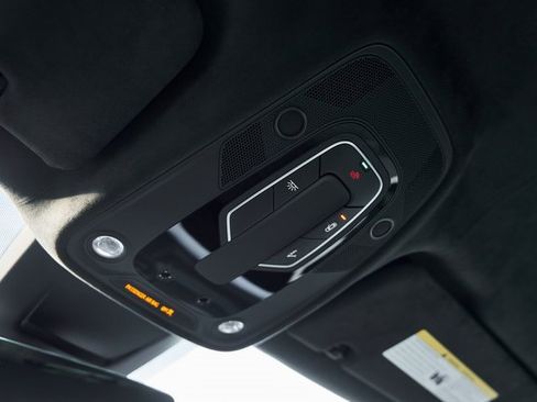 Used 2025 Lamborghini Urus SE image 83