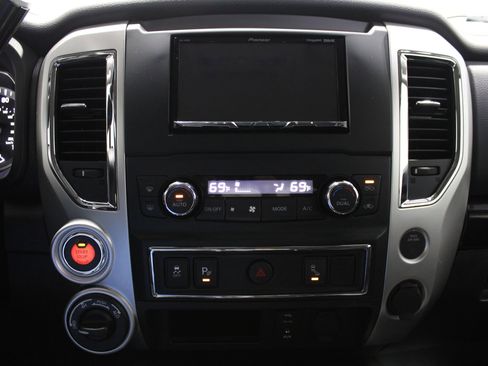 Used 2017 Nissan Titan SV AWD/4WD image 29