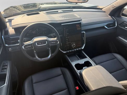 Used 2026 GMC Acadia Elevation w/ Elevation Premium Package FWD image 11