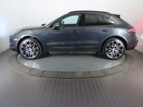 Certified 2025 Porsche Macan AWD/4WD image 2