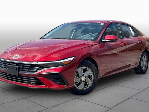 Used 2025 Hyundai Elantra SE FWD image 1