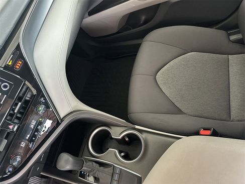 Used 2022 Toyota Camry LE image 24