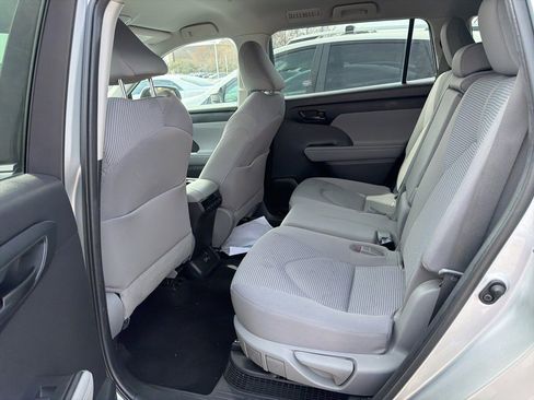 Used 2022 Toyota Highlander LE image 8