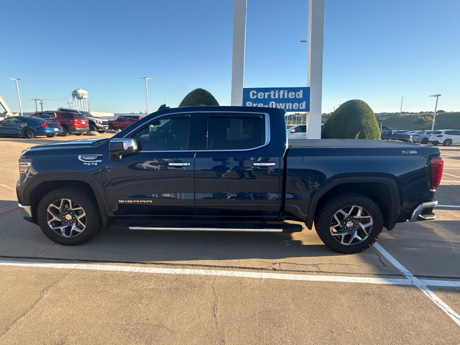 Used 2023 GMC Sierra 1500 SLT AWD/4WD image 11