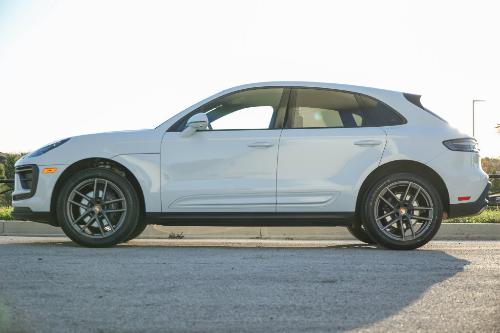 Certified 2026 Porsche Macan AWD/4WD image 2