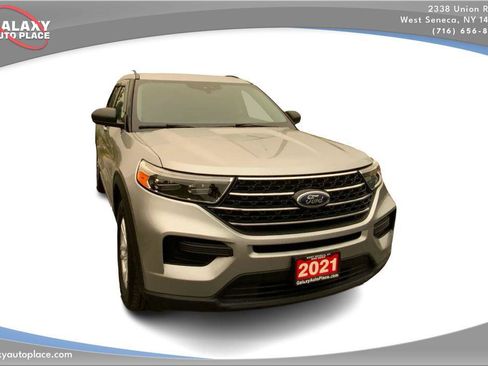 Used 2021 Ford Explorer XLT AWD/4WD image 3