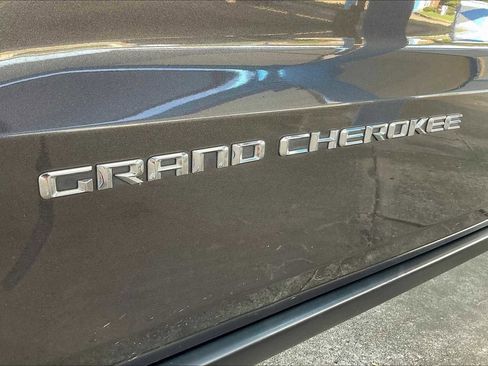 Used 2015 Jeep Grand Cherokee Limited w/ Trailer Tow Group IV image 30