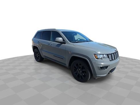 Used 2020 Jeep Grand Cherokee Altitude RWD image 2