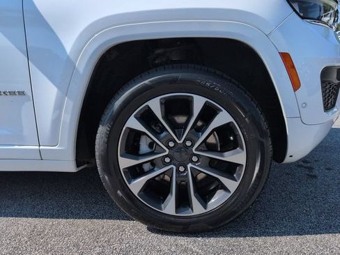 Used 2022 Jeep Grand Cherokee Overland AWD/4WD image 10