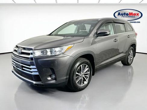 Used 2019 Toyota Highlander XLE AWD/4WD image 1
