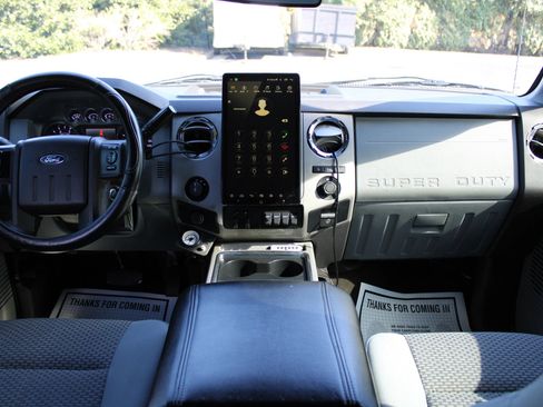 Used 2014 Ford F250 XLT w/ XLT Premium Package image 11