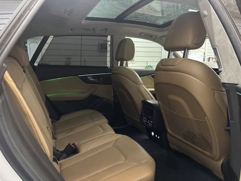 Used 2019 Audi Q8 Prestige w/ Luxury Package image 29