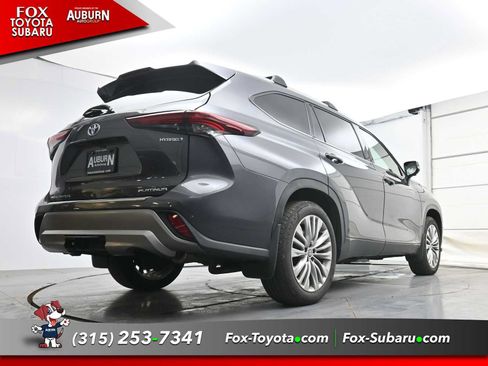 Used 2024 Toyota Highlander Platinum AWD/4WD image 22