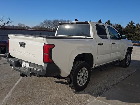 Used 2025 Toyota Tacoma SR image 5