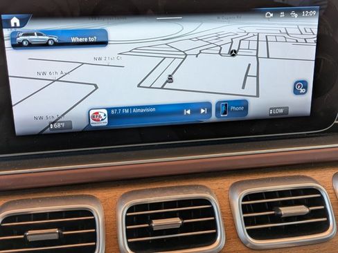 Used 2024 Mercedes-Benz Maybach GLS 600 4MATIC image 12