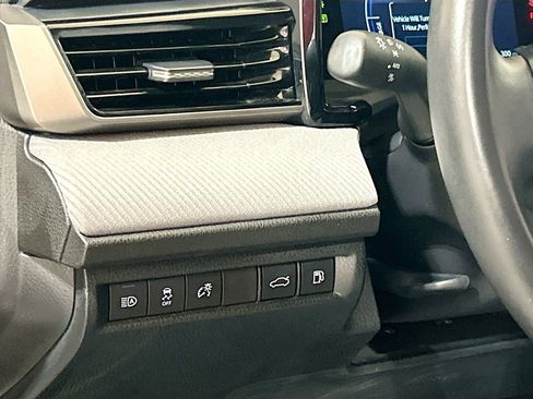 Used 2025 Toyota Camry SE w/ Convenience Package FWD image 8