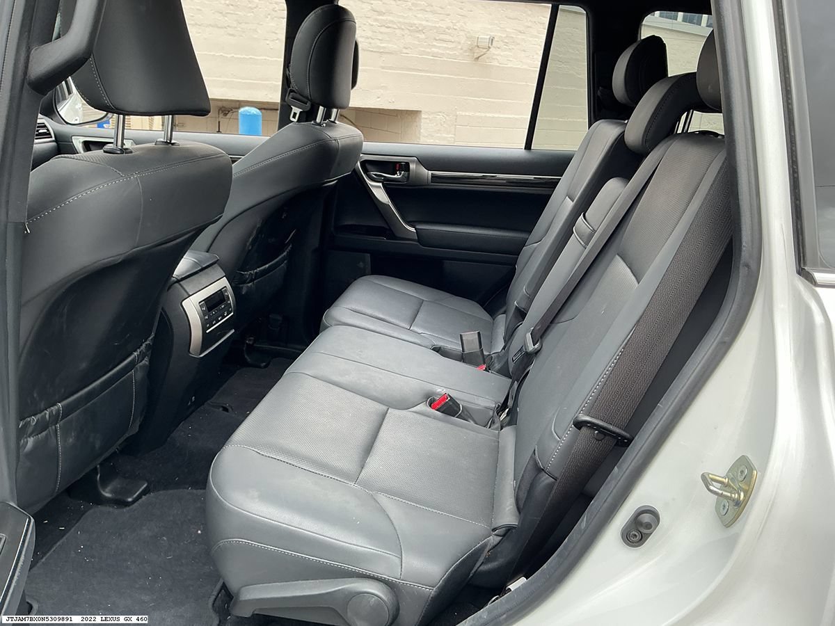 Used 2022 Lexus GX 460 Premium w/ Premium Package AWD/4WD image 14