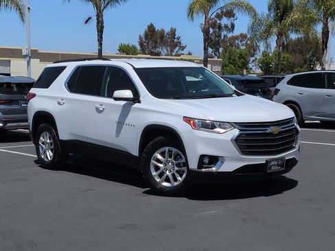 Used 2019 Chevrolet Traverse LT image 2