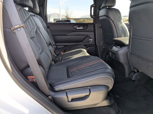 Used 2025 Nissan Armada PRO-4X w/ Pro-4X Premium Package image 19