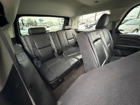 Used 2012 Cadillac Escalade Luxury image 17