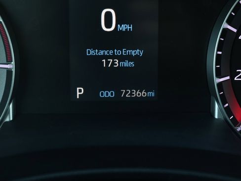 Used 2021 Toyota Highlander L image 19