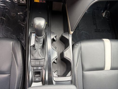Used 2025 Toyota Camry SE FWD image 23