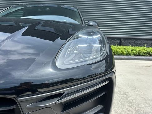Certified 2023 Porsche Macan AWD/4WD image 9