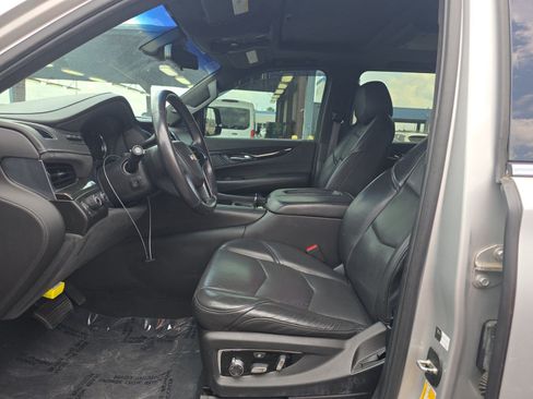 Used 2020 Cadillac Escalade ESV Platinum AWD/4WD image 4
