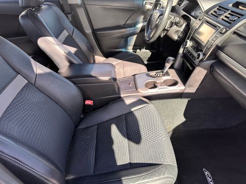 Used 2014 Toyota Camry SE FWD image 9