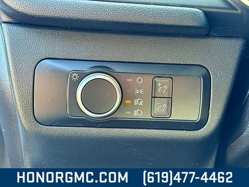 Used 2022 Ford Escape SE image 11