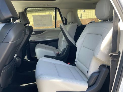 New 2026 Lincoln Navigator L Reserve AWD/4WD image 12