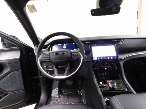 New 2025 Jeep Grand Cherokee L Limited w/ Black Appearance Package image 8