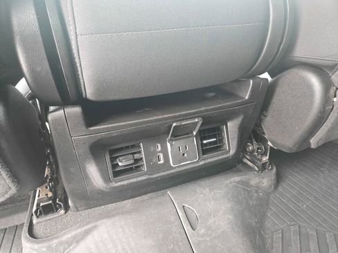 Used 2024 Chevrolet Silverado 1500 LT image 28