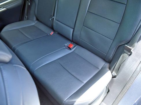 Used 2021 Toyota Venza XLE image 13