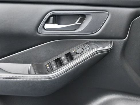 Used 2024 Nissan Rogue SV image 14