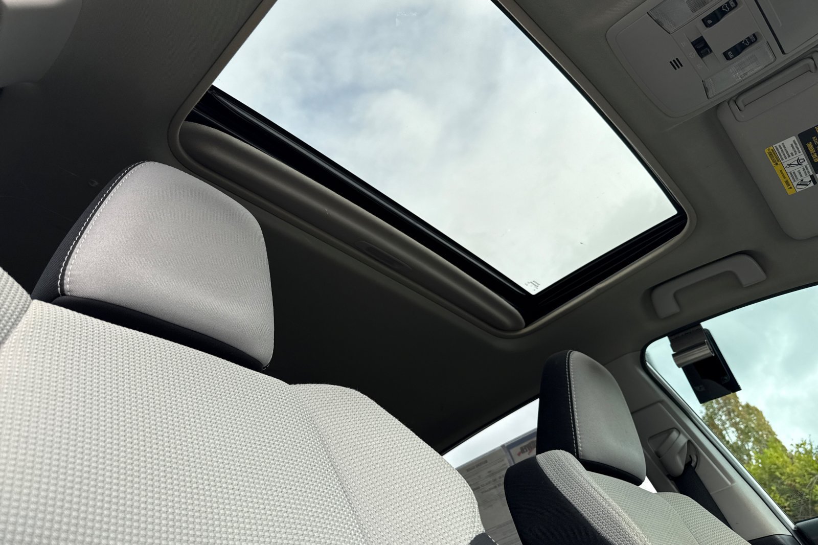 Used 2018 Toyota RAV4 Adventure FWD image 17