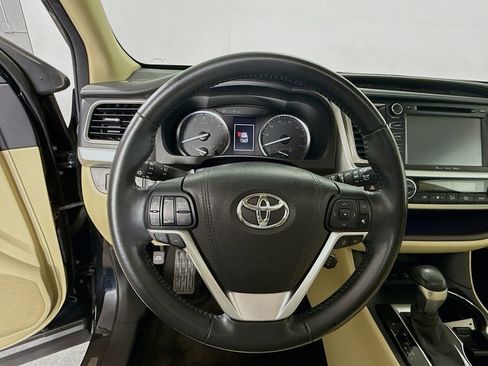 Used 2017 Toyota Highlander Limited image 11