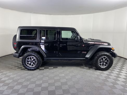 Used 2025 Jeep Wrangler Unlimited Rubicon w/ Convenience Group AWD/4WD image 6