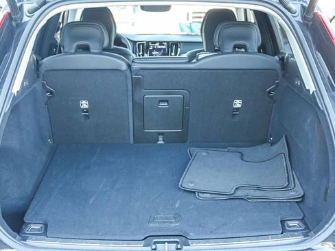 Used 2025 Volvo XC60 B5 Plus image 27