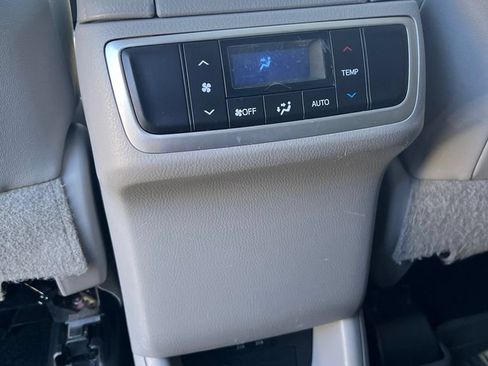 Certified 2019 Toyota Highlander XLE AWD/4WD image 18