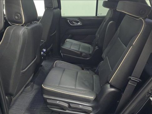Used 2023 GMC Yukon SLT w/ SLT Premium Package AWD/4WD image 7